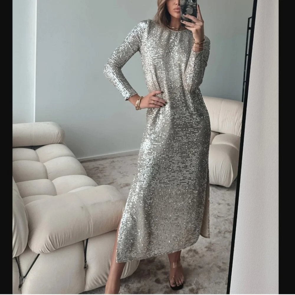 SHOW ME YOUR MUMU maddison
dress in platinum Silver Sequin Long Sleeve Gown Slit - Picture 5 of 14